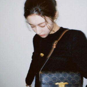 [고윤정]celine 클로드 숄더백(탠/트리옹프 캔버스)