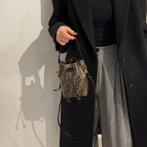 [국내배송]펜디 몬트레조 버킷백