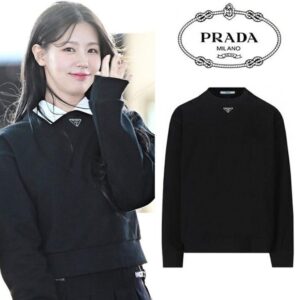 [국내배송]프라다 트라이앵글 넥플레이트 커플 맨투맨