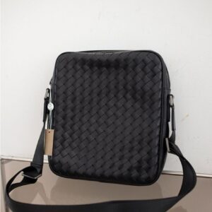 [국내배송]보테가베네타 [BOTTEGA VENETA] 인트레치아토 메신저 크로스백