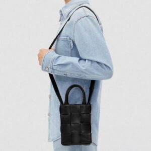 [국내배송]보테가베네타 미니 레더 카세트 토트백