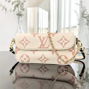 [국내배송]루이비통 월릿 온 체인 아이비 M83026