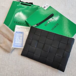 [국내배송]보테가 베네타 인트레치아토 소가죽 168-220 매쉬 클러치백
