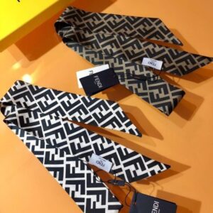 [국내배송]펜디 이중 래이어드 실크 방도스카프