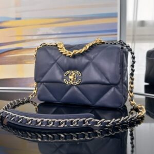 [국내배송]샤넬 19 플랩백 미듐 네이비 금장 AS1160