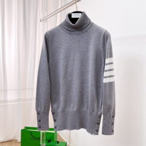 [국내배송]톰브라운 사선3버튼 울 터틀넥