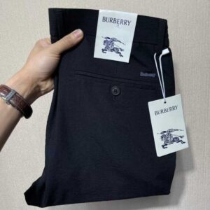 [국내배송]버버리 2025 SS 레터링 파츠로고 코튼린넨 스판팬츠